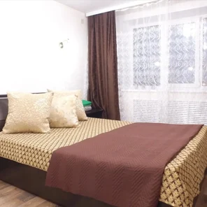 3-ком. Двуспальные + 2 односпальные кровати.