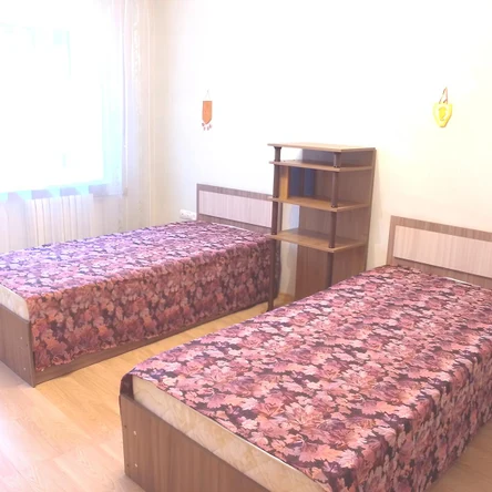 3-ком. 4 односпальные кровати.